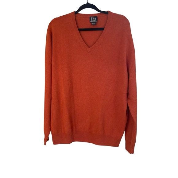 Jos. A. Bank Men's 100% cashemere Rust V-Neck Sweater - Picture 2 of 4